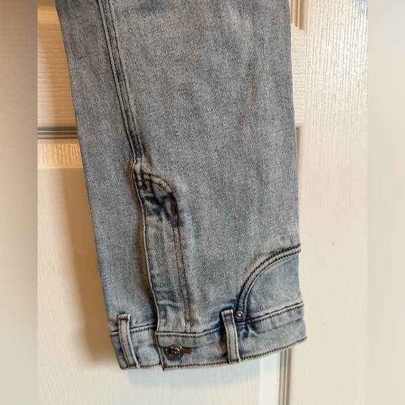 REVICE “FARRAH FLARE” Light Wash Flare Jeans in Pale Blue Waist Band Leg Opening - Picture 4 of 6